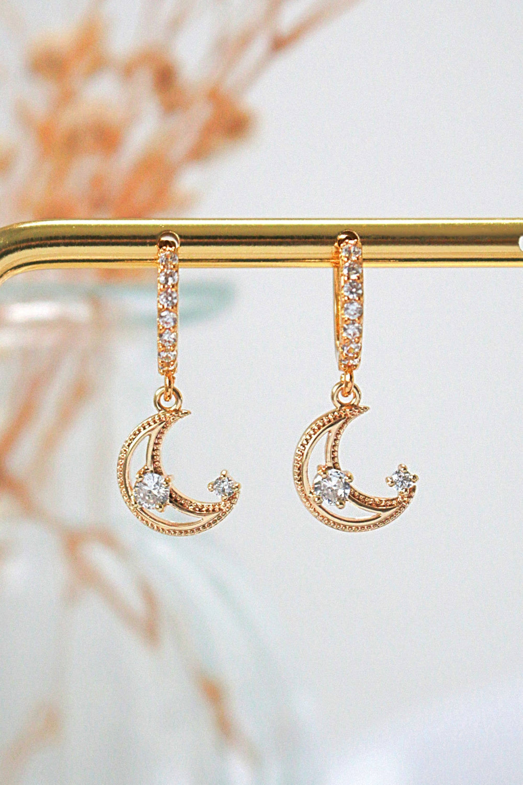 Øreringe med månehank i 24 karat cubic zirconia