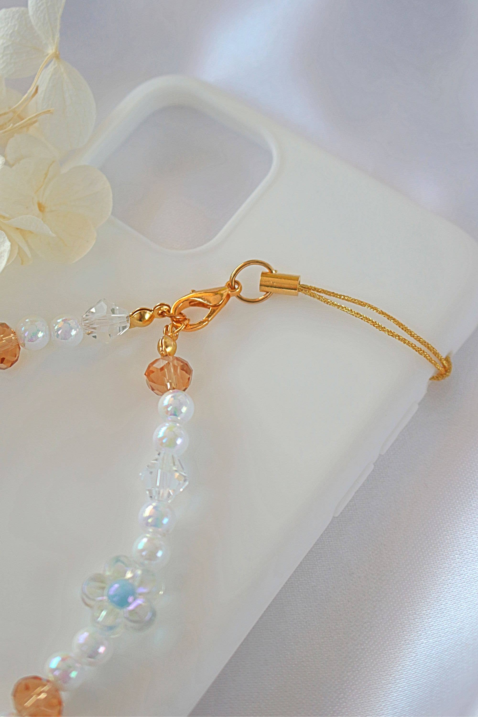 „Softy Bloom“ | Blomster & Krystaller Beaded Telefonsnor
