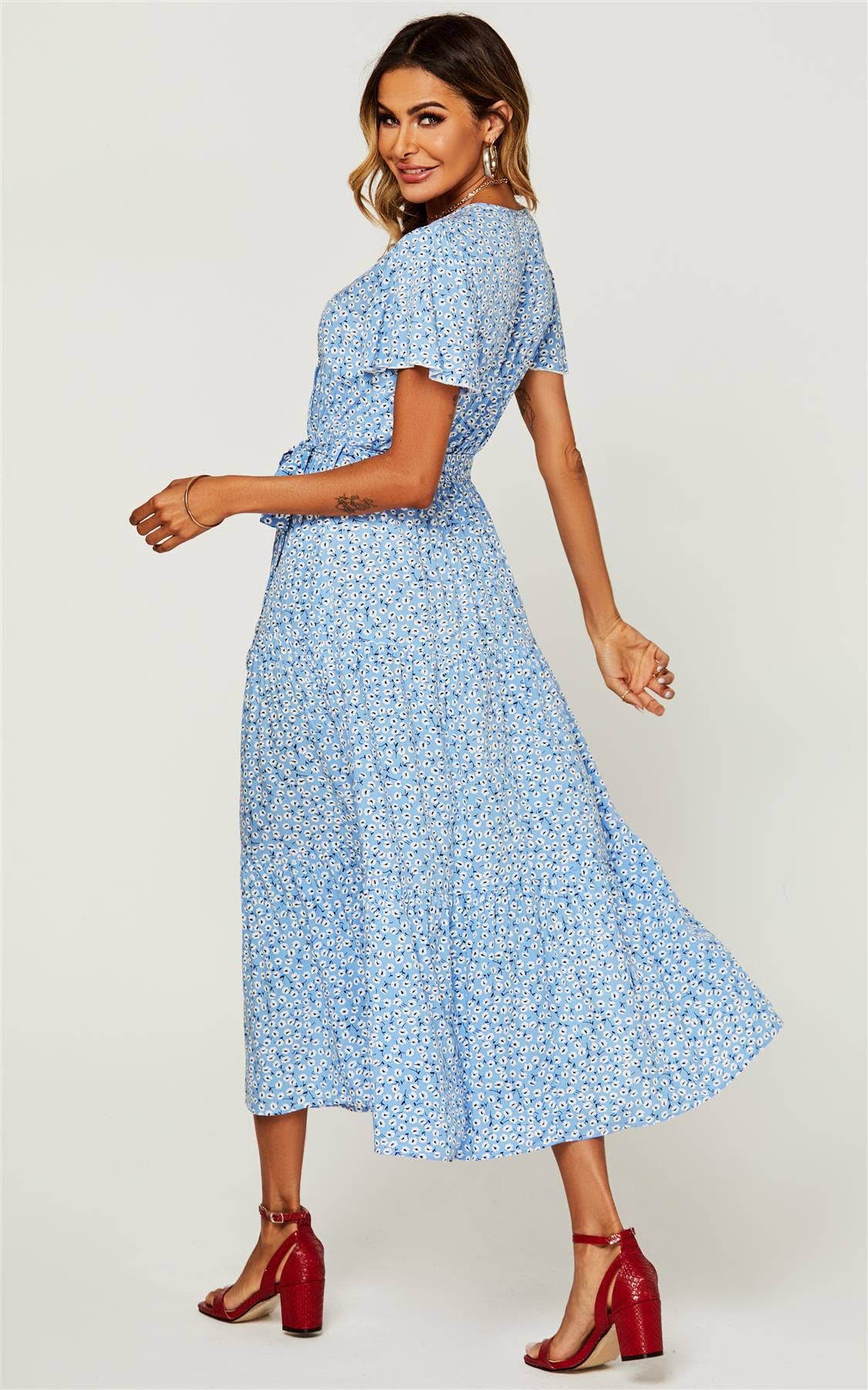 Blomstret Print Hæm Tiered Wrap Midi Kjole I Blå