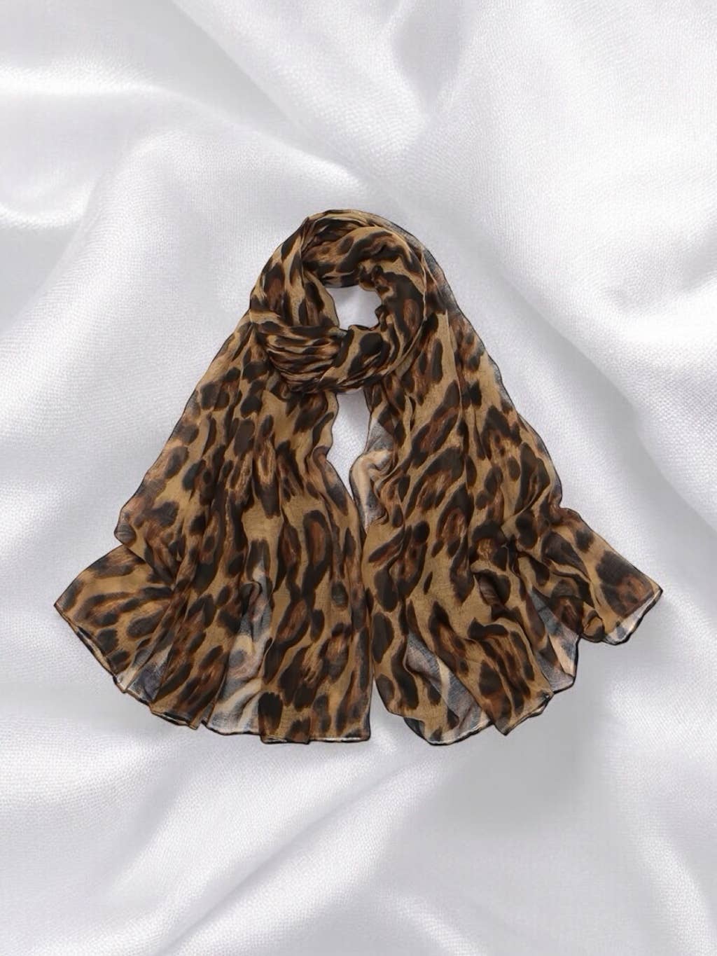Let tørklæde med fint leopardprint