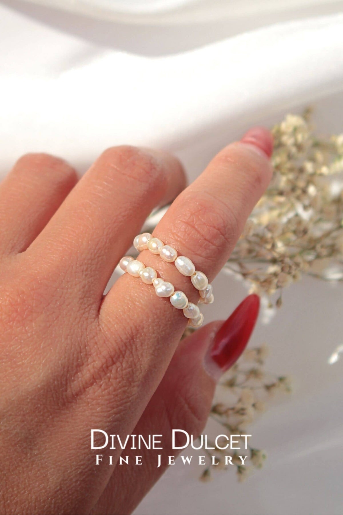 18 karat justerbar ring med ferskvandsperler i spiral