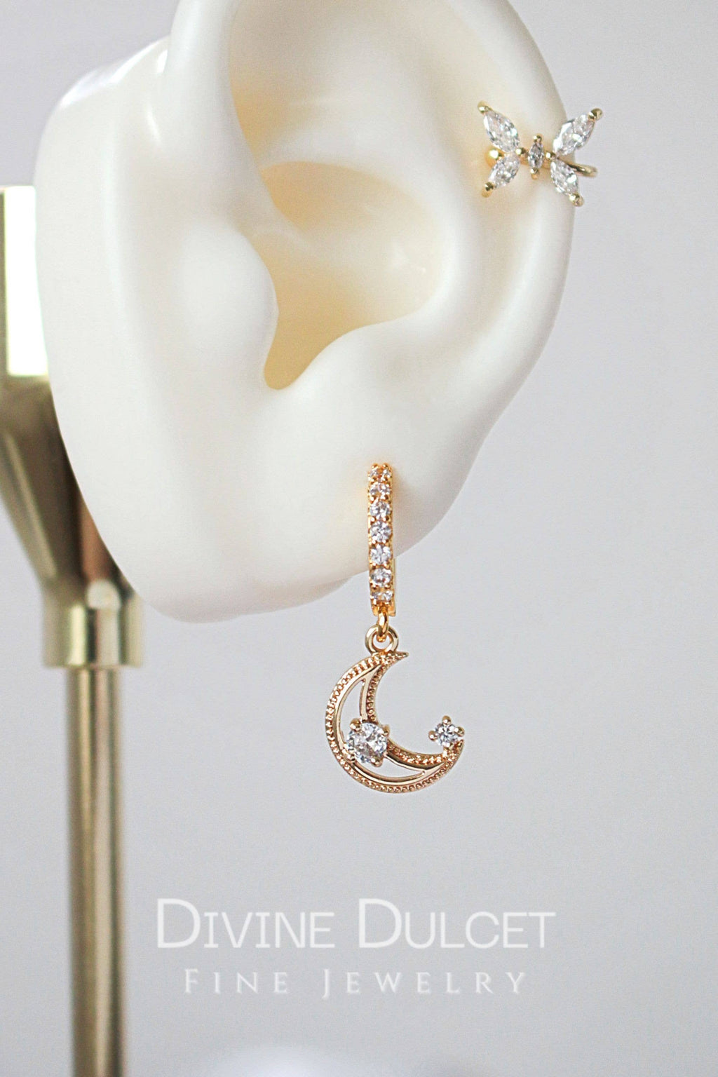 Øreringe med månehank i 24 karat cubic zirconia