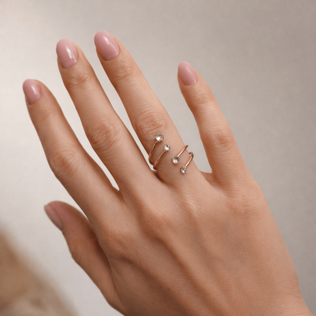 DUESTELLE ITALIA - Spiral Gold - Justerbar ring med zirkoner